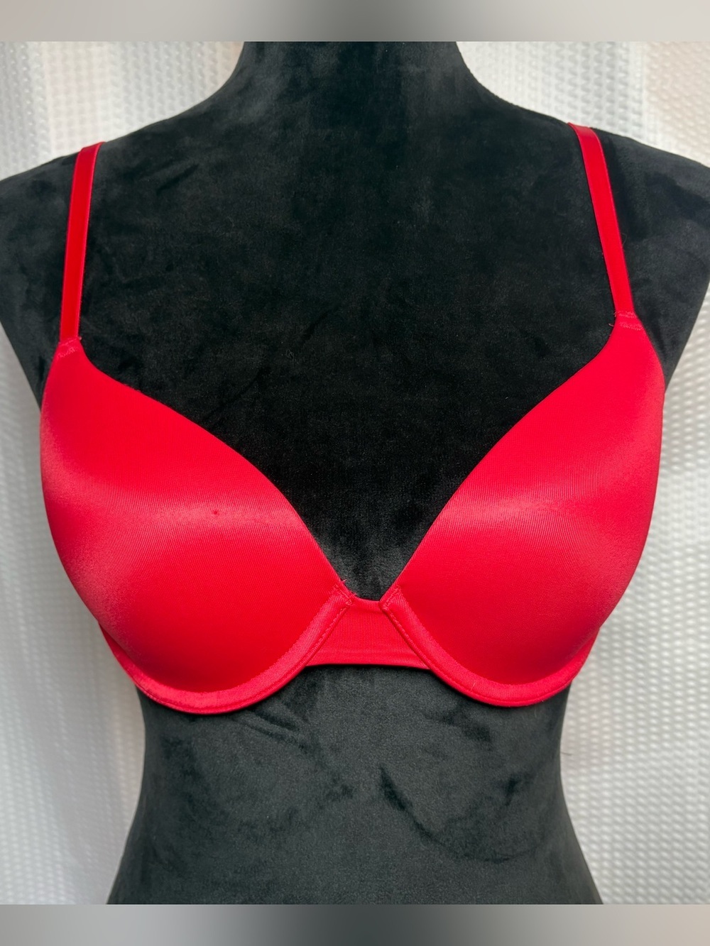 PINK Victoria’s Secret Red Wear Everywhere T-Shirt Lightly Lined Bra Size 34B
